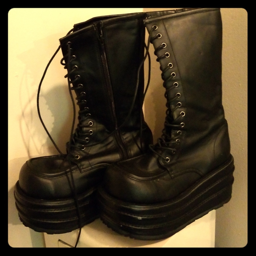 Demonia cyber platform combat boots size 8 1/2